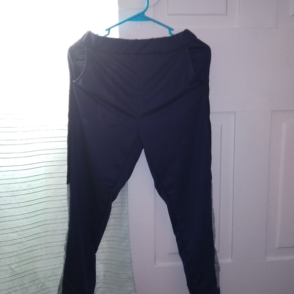 Women's joggers set - Picture 2 of 5